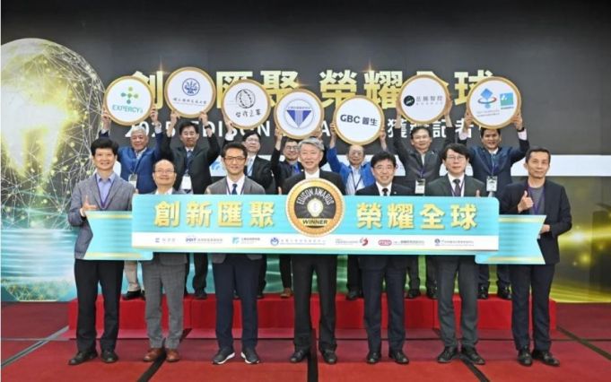 元証攜手保宥資源再生公司與工研院材化所合作「玻璃奈米吸附材料」榮獲愛迪生金牌獎